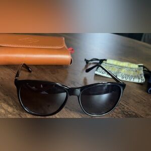 Fossil Women’s Sunglass Style 3082/S